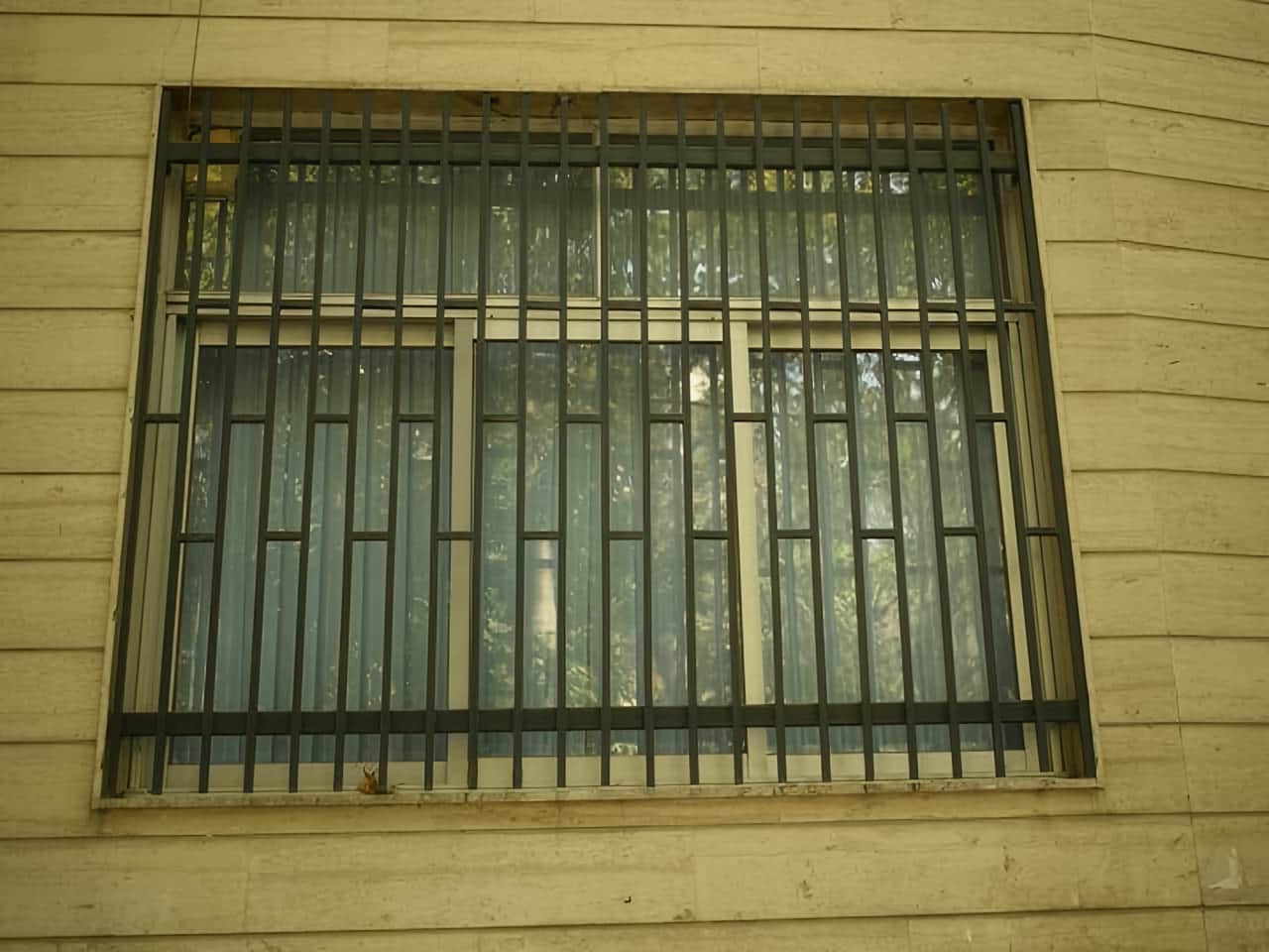 حفاظ پنجره دوجداره بزرگ در پردیس