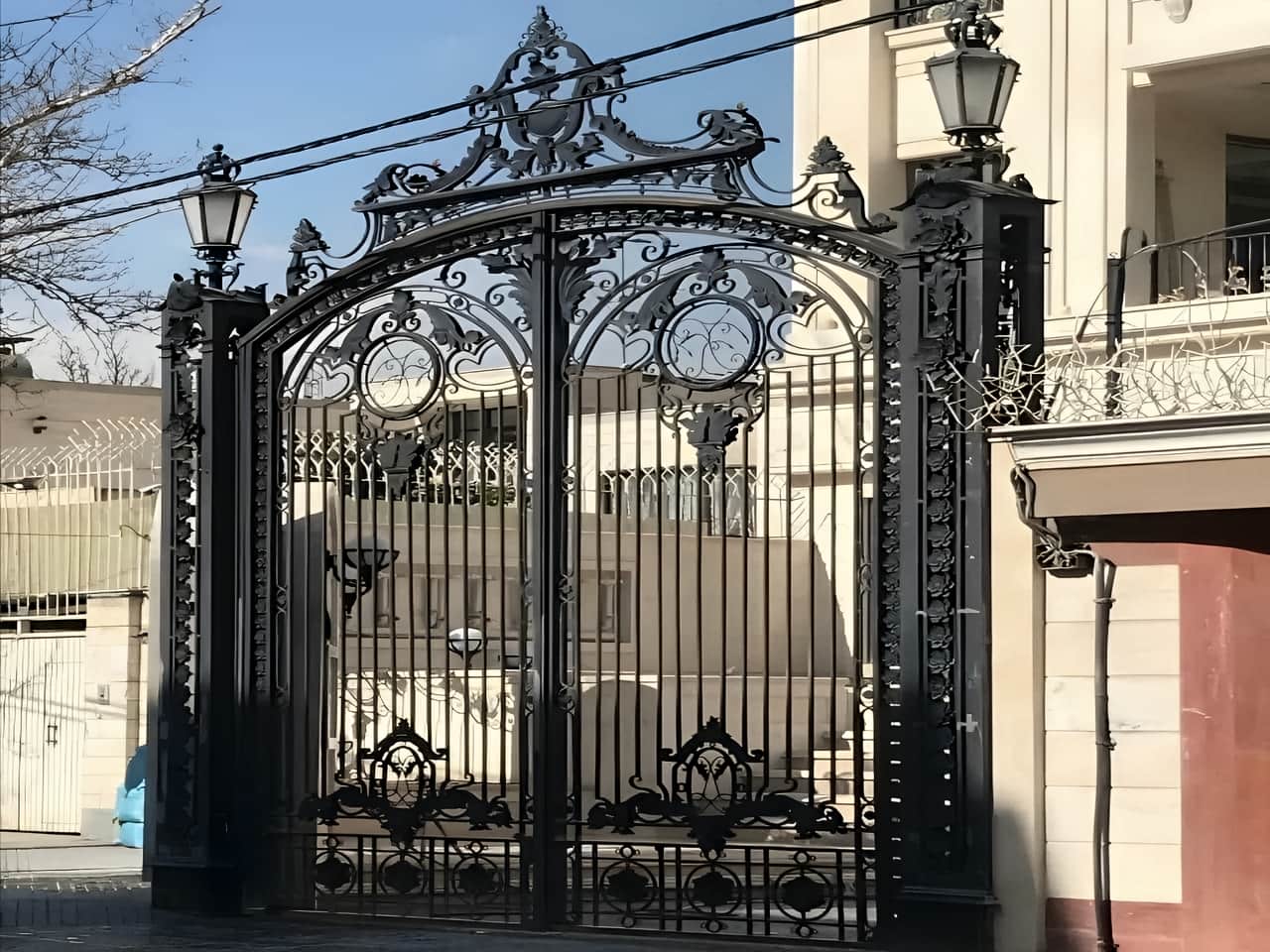 خرید درب فرفورژه ورودی حیاط در کردان