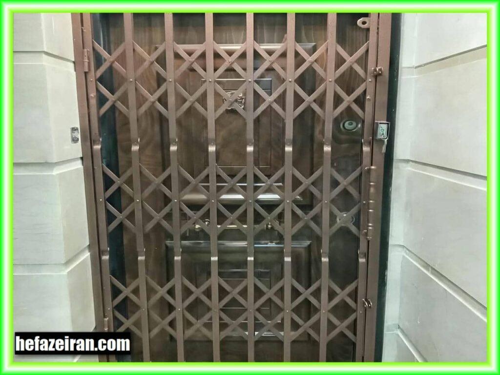 درب آکاردئونی با طراحی ساده