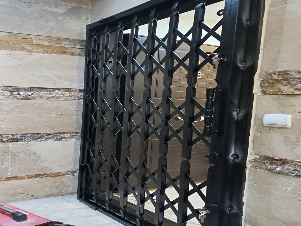 مدل‌های مختلف درب آکاردئونی حفاظ آپارتمان