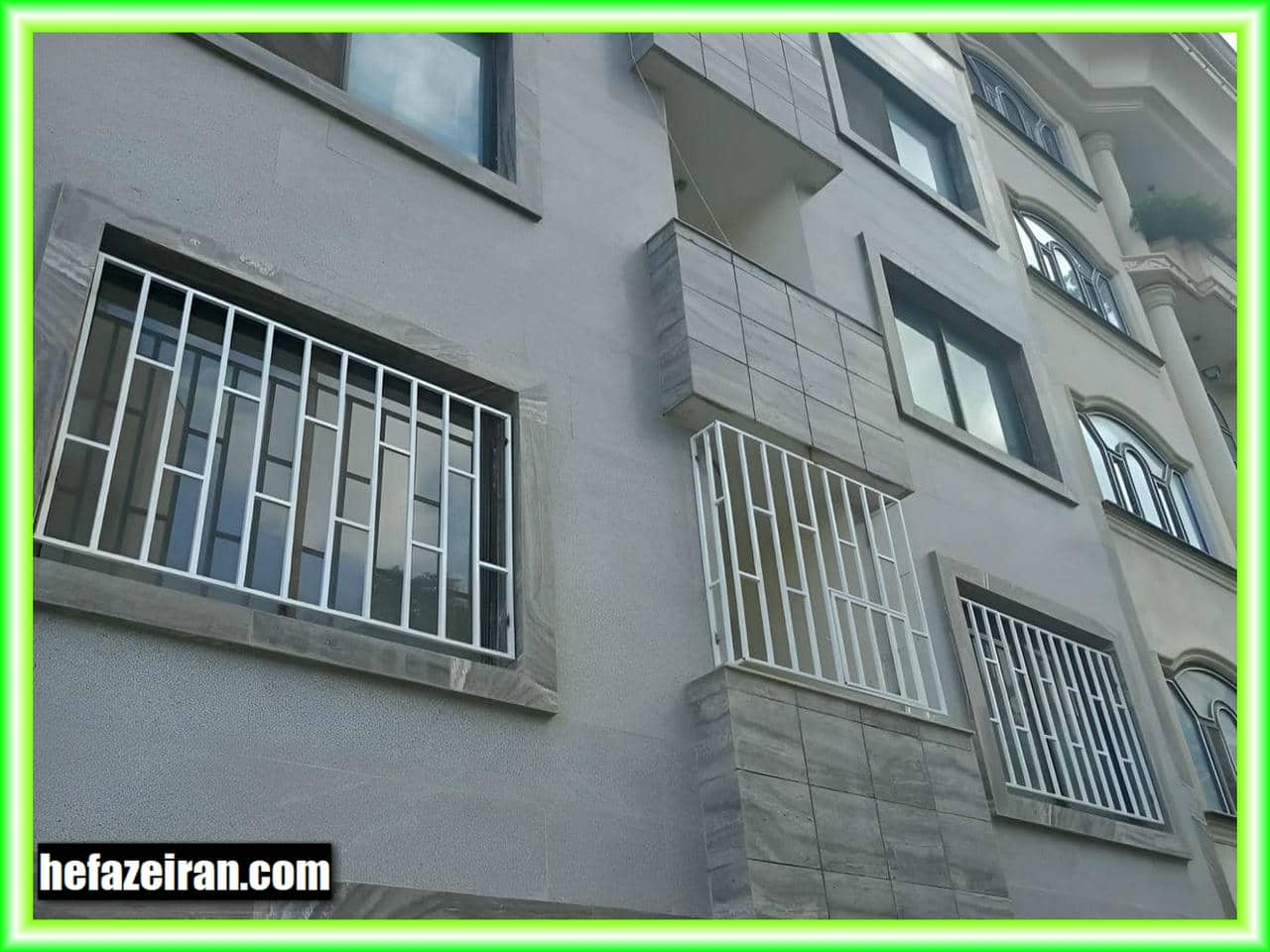 نرده پنجره آهنی با لایه‌های اضافی