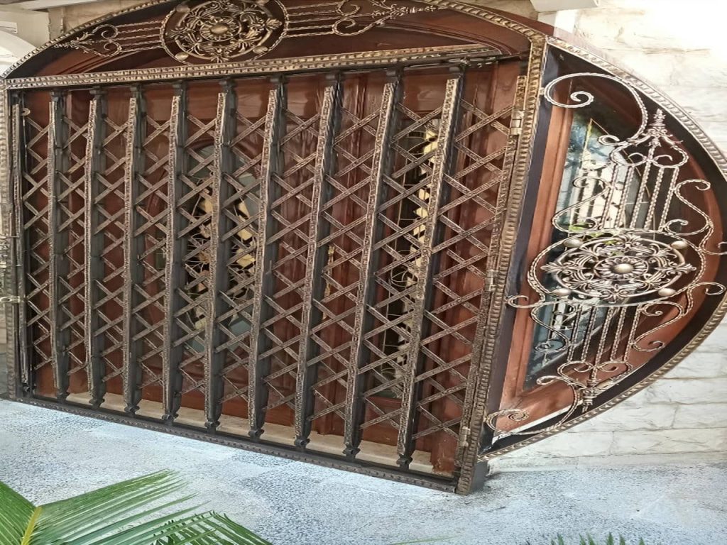 حفاظ درب آپارتمان