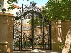 درب حیاط طرح دار