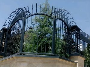 حفاظ دور دیوار حیاط جدید