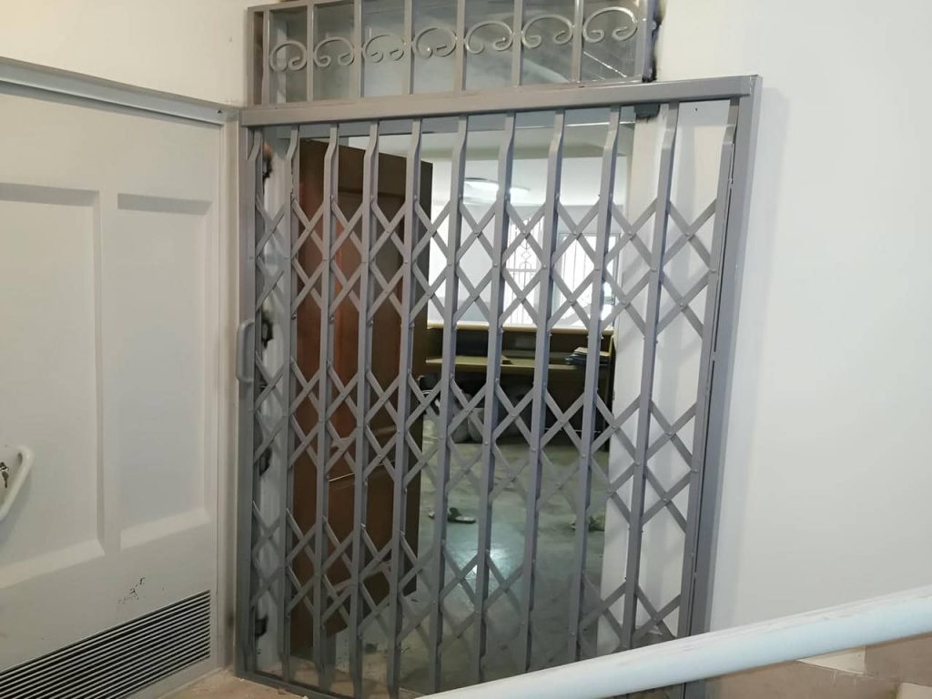 اندازه گیری درب منزل آپارتمان برای نصب حفاظ
