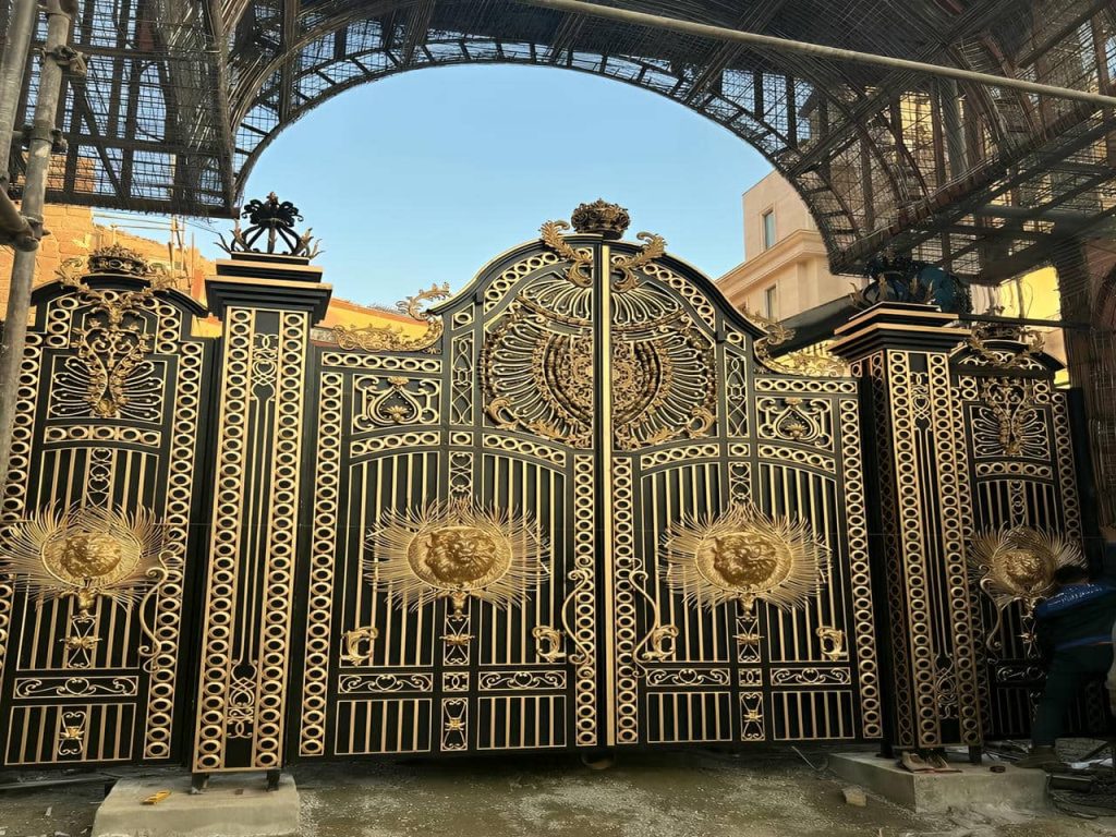 درب فلزی ساختمان چند است؟