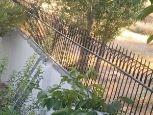 امنیت حفاظ سرنیزه ای روی دیوار
