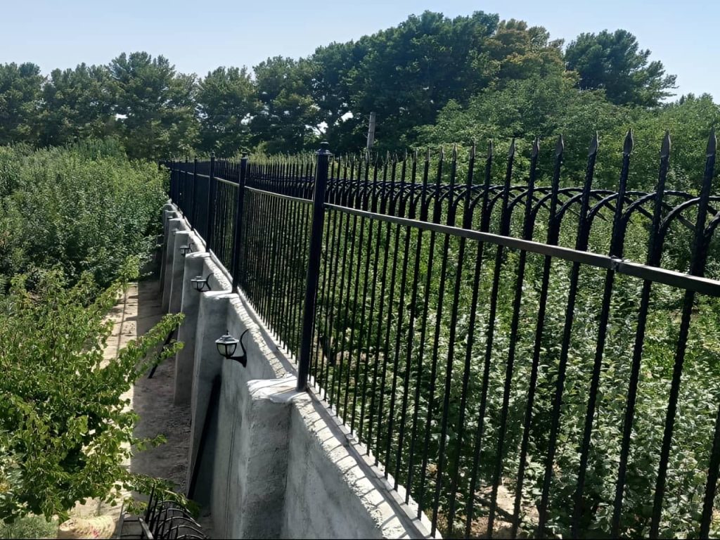 حفاظ بالای درب و دیوار