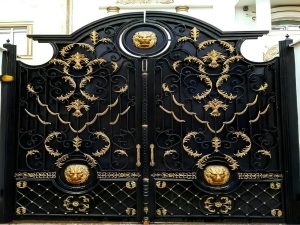 طراحی درب حیاط و پارکینگ با فرفورژه