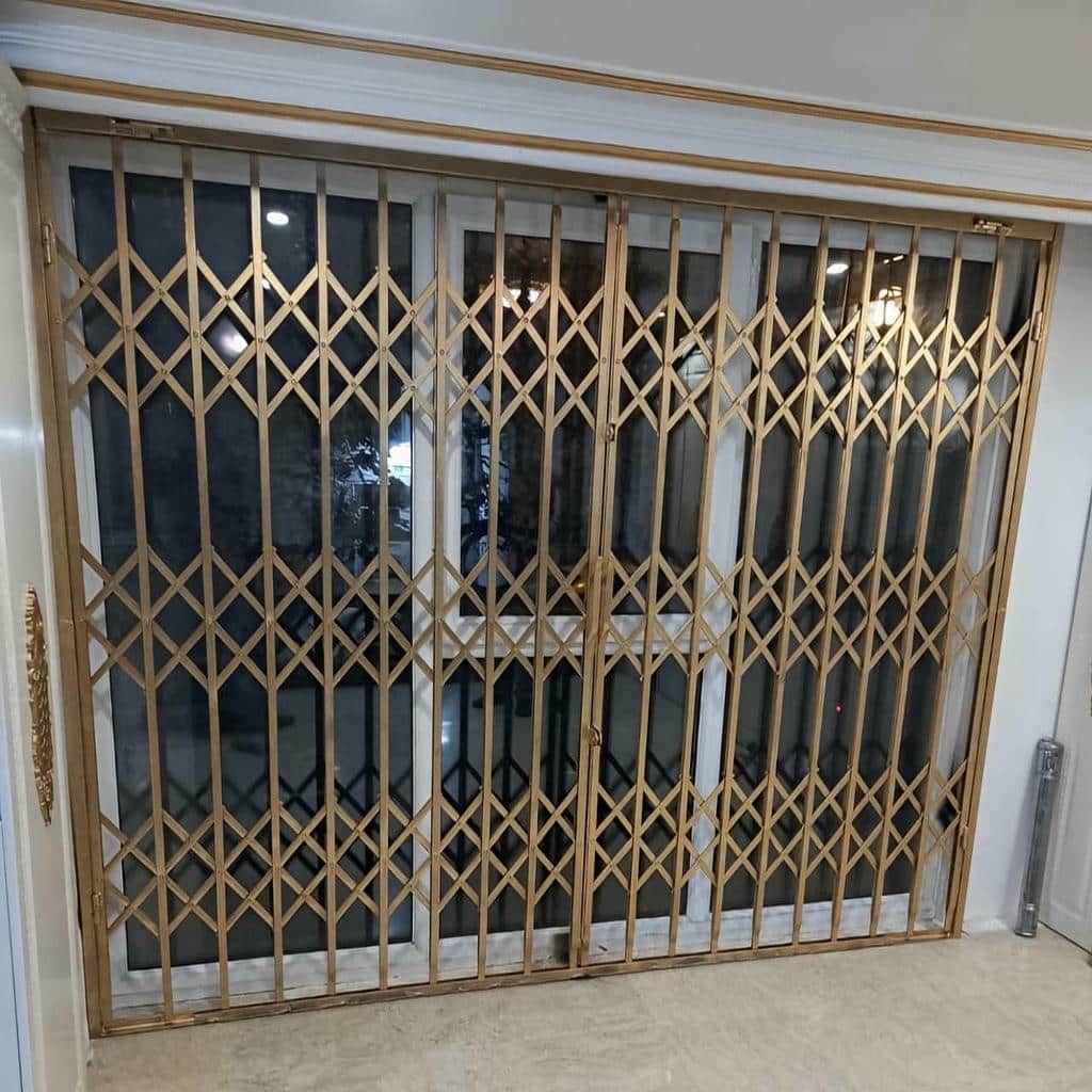 accordion-door-protection-apartment-xo امنیت انواع حفاظ آکاردئونی