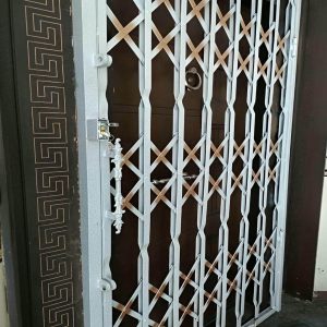 accordion - door - protection - apartment - xq نحوه محاسبه قیمت نرده و محافظ آکاردئونی به ازای هر متر مربع