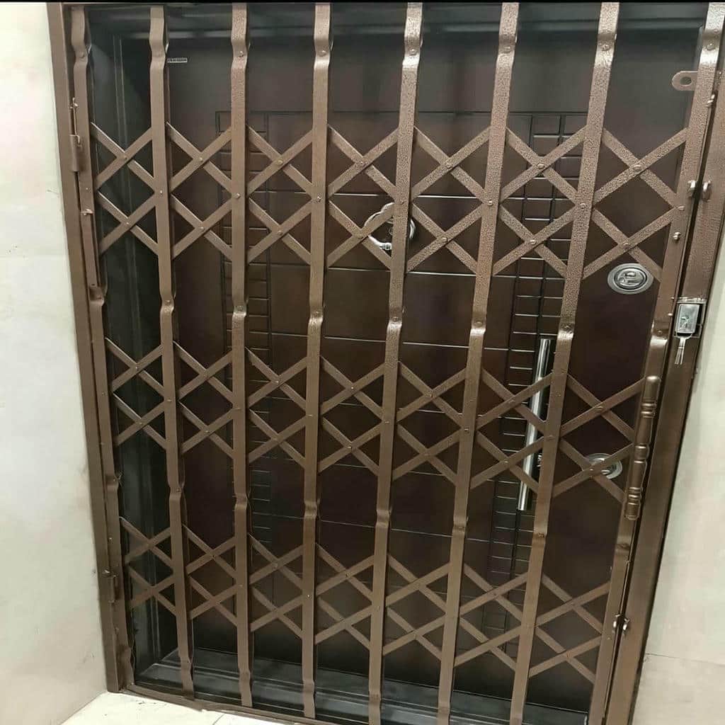 accordion-door-protection-apartment-zx قیمت درب آکاردئونی ضد سرقت برای درب آپارتمان