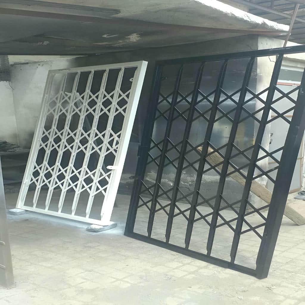 حفاظ درب آپارتمان لولایی