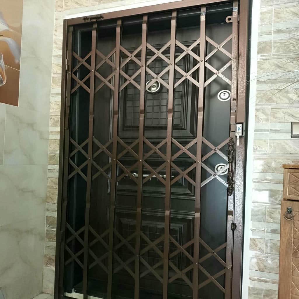حفاظ آکاردئونی آپارتمان