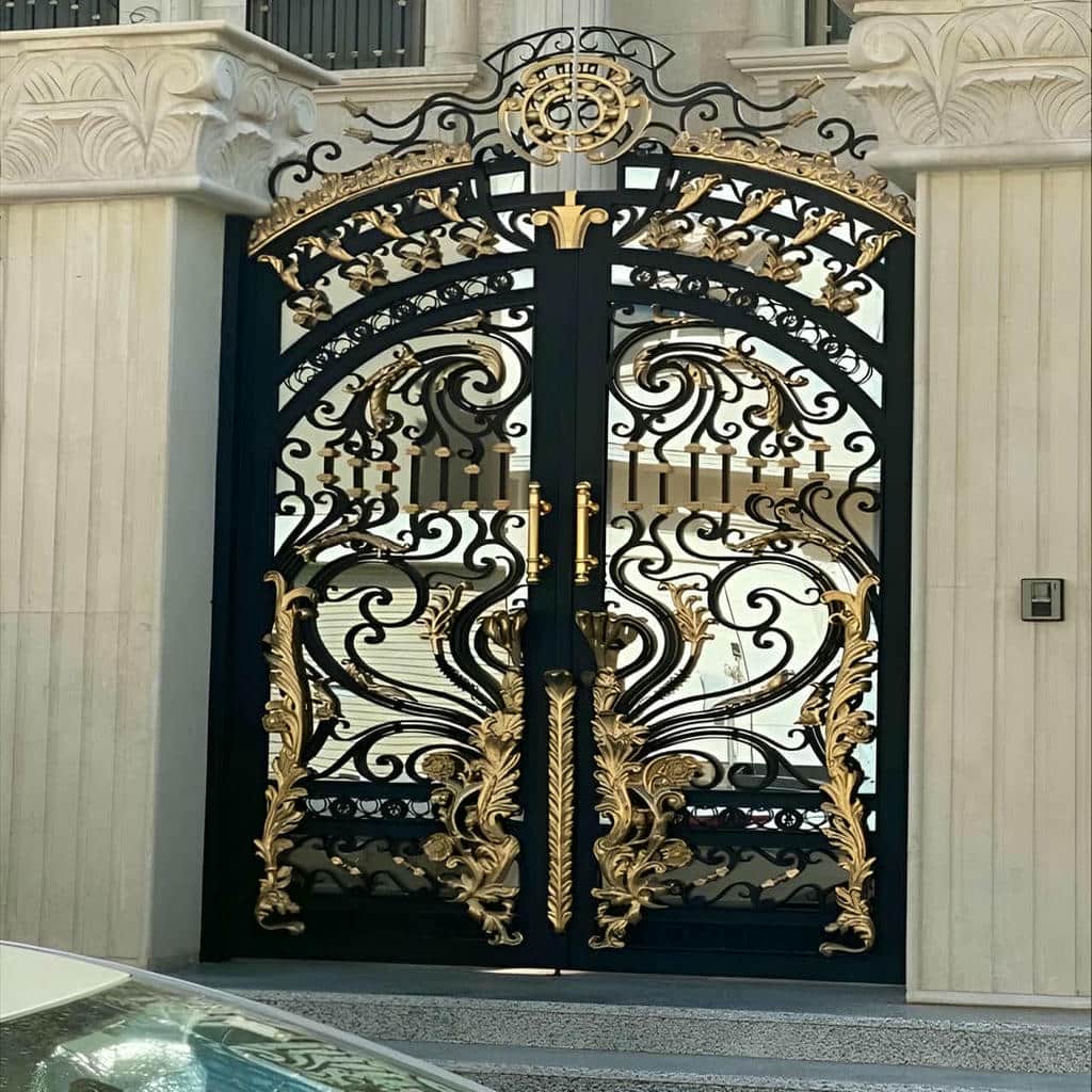 درب فلزی ورود به ویلا لوکس
