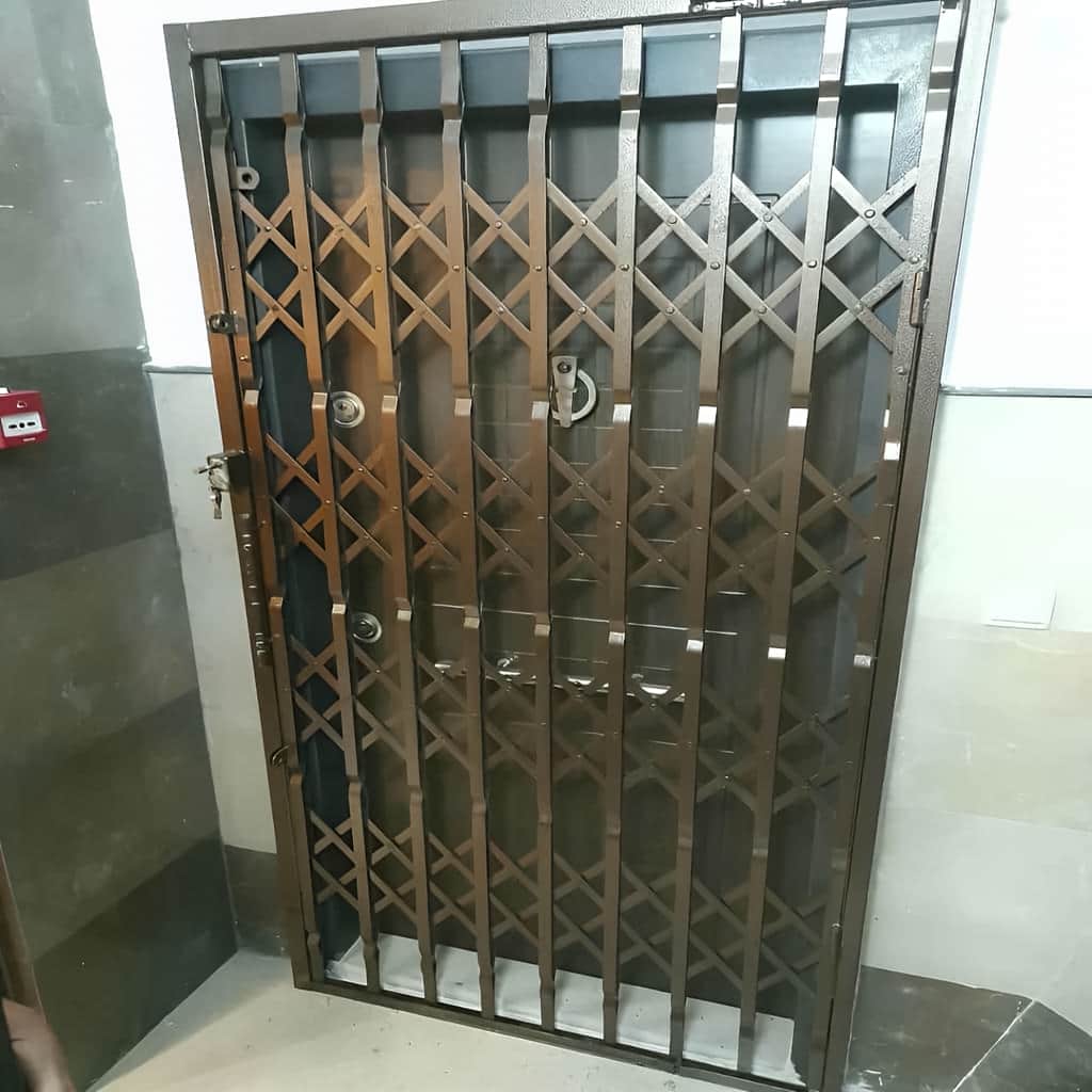 حفاظ آکاردئونی ۴ گل – 8 قیمت درب آکاردئونی ۴ گل