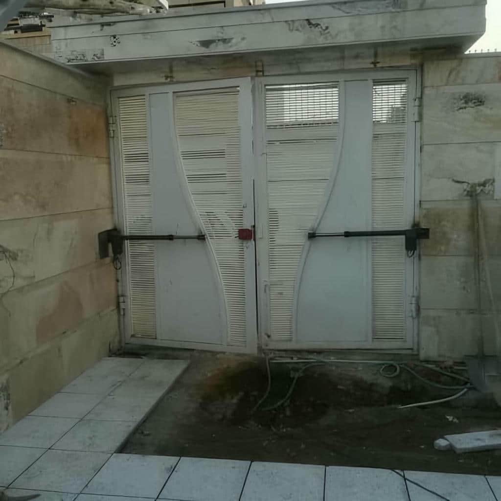 نصب جک درب پارکینگ اتوماتیک اصولی در بیرجند