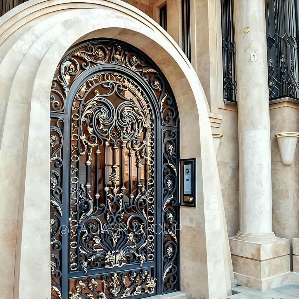 درب حیاط در بندر دیلم