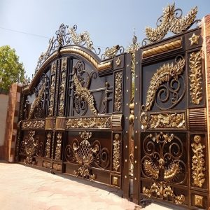 درب حیاط در مریوان