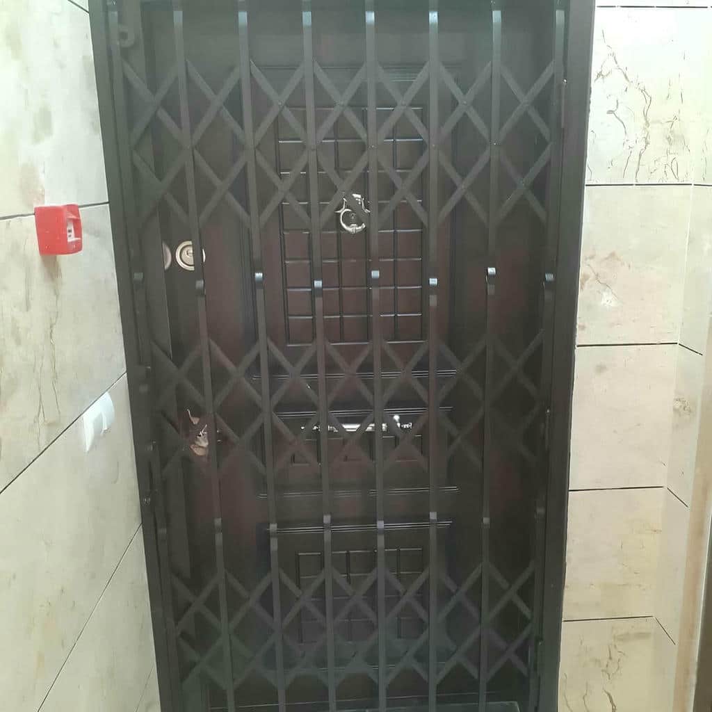 درب آکاردئونی در همدان