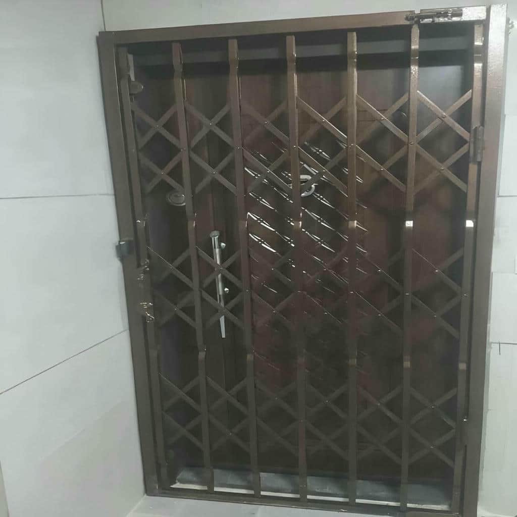 درب آکاردئونی در کرمان
