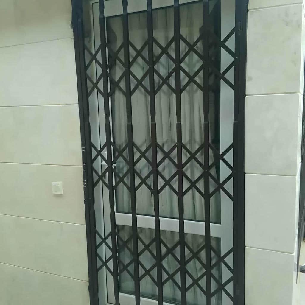 درب آکاردئونی در کمال شهر