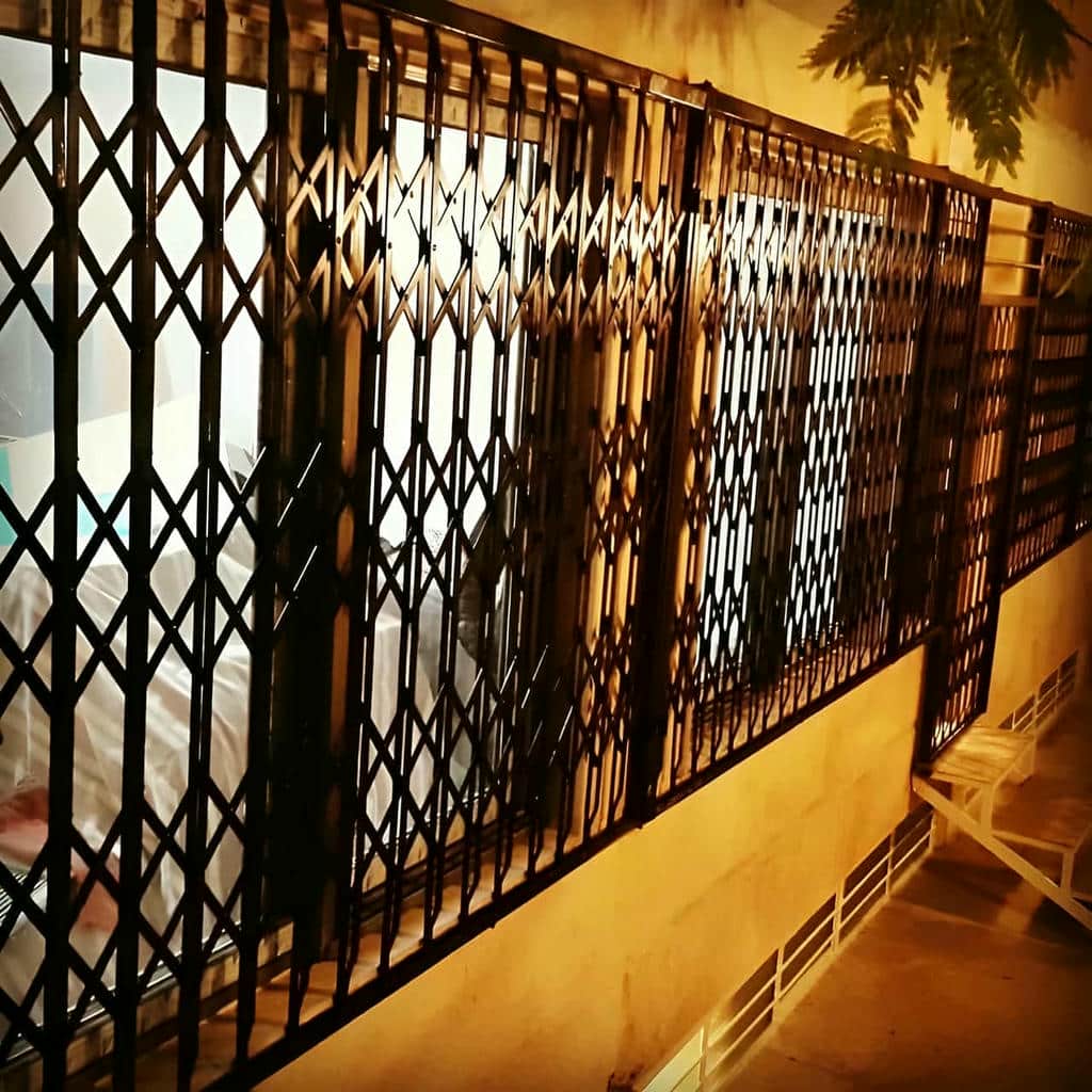 نصب درب آکاردئونی چهارگل در دماوند