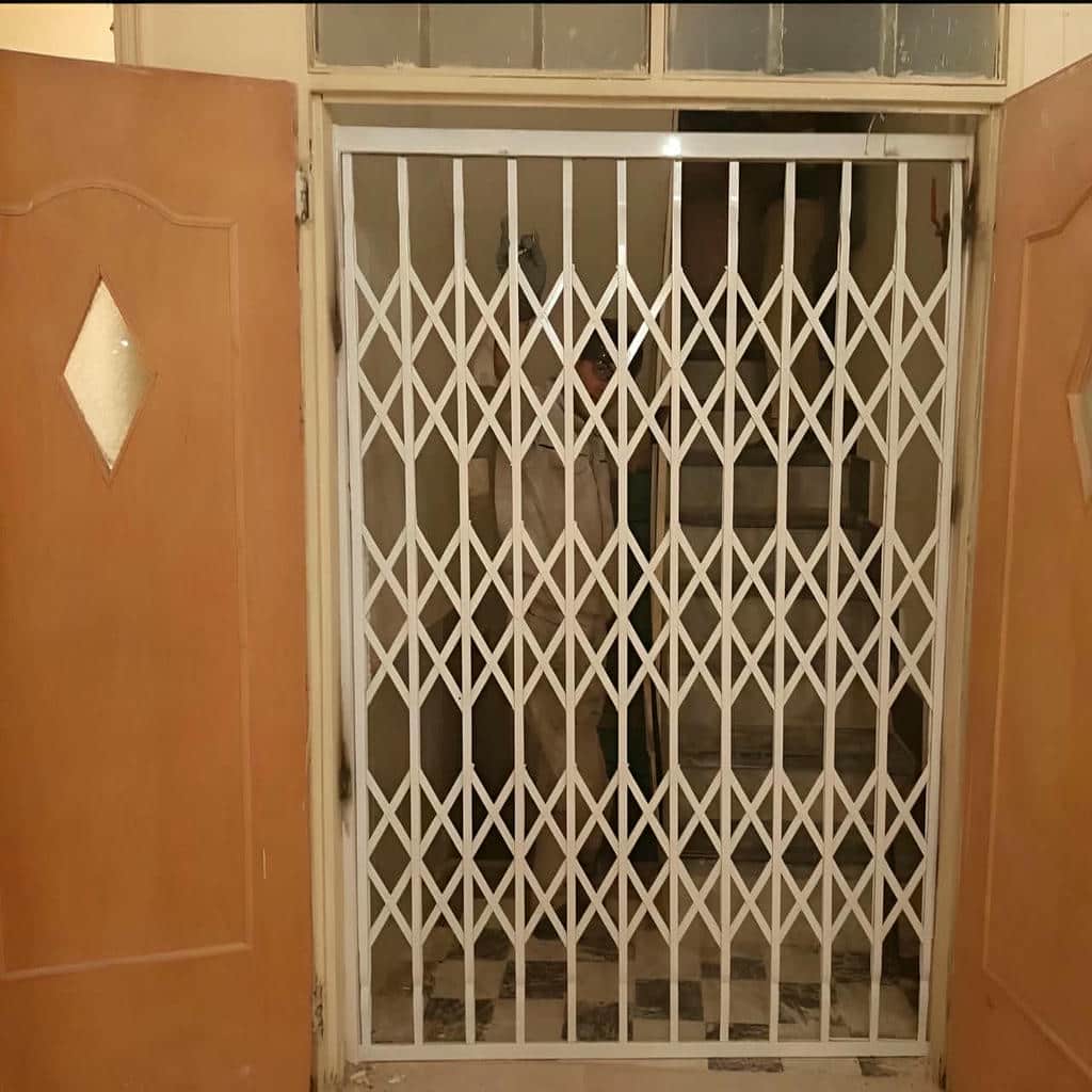نصب درب آکاردئونی چهارگل در چابهار