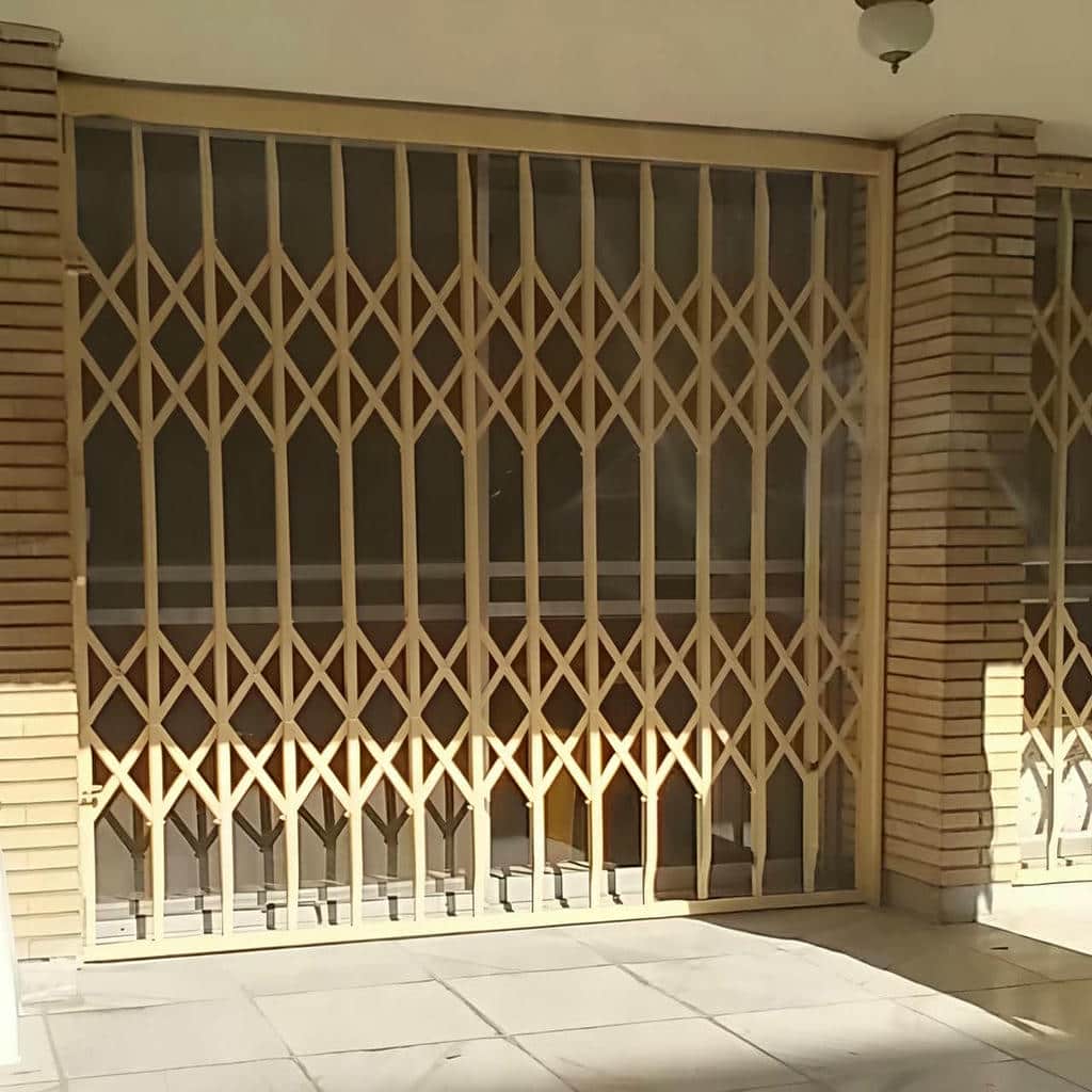 درب آکاردئونی در شهرکرد