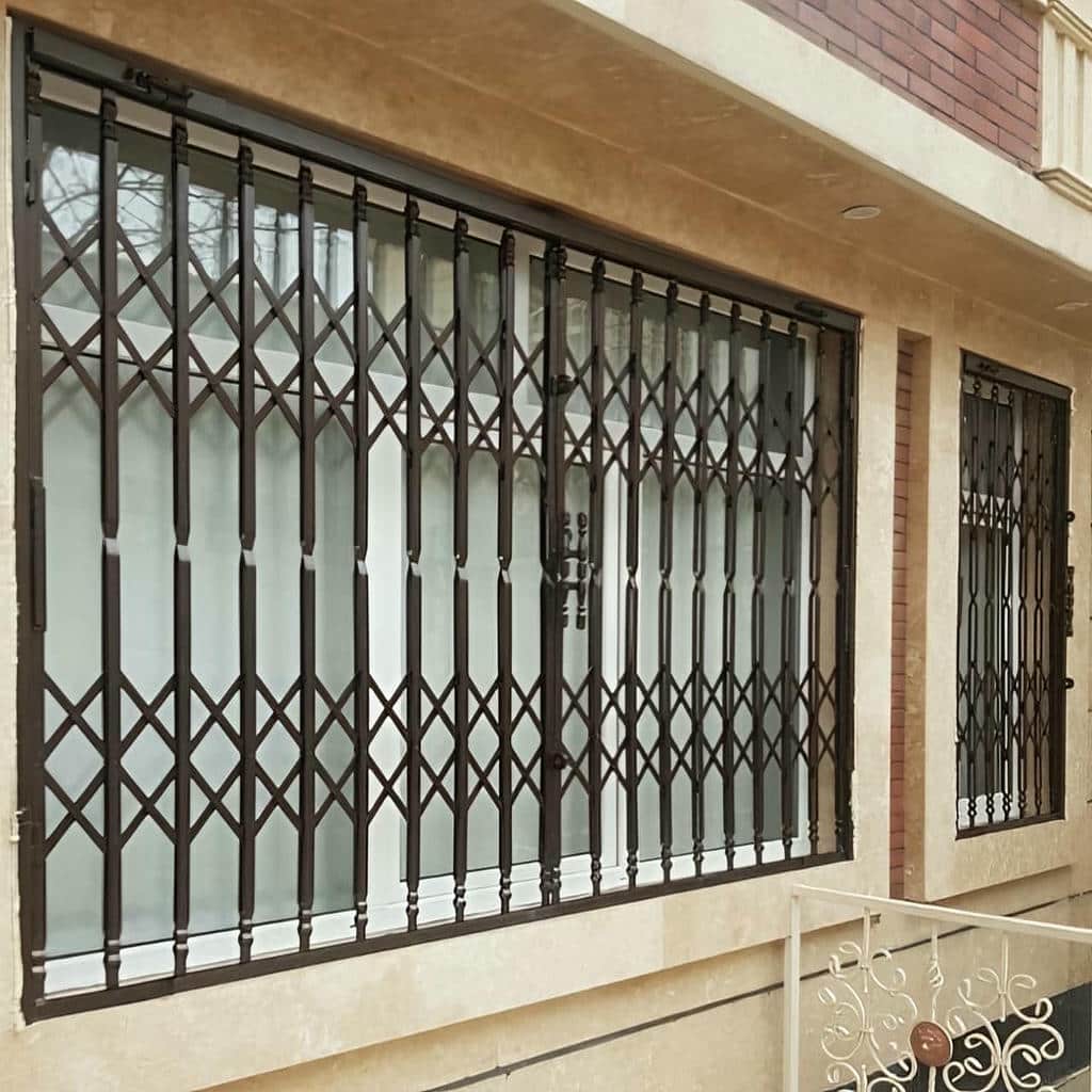 درب آکاردئونی در دماوند