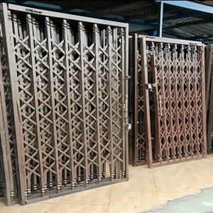 درب آکاردئونی در اصفهان