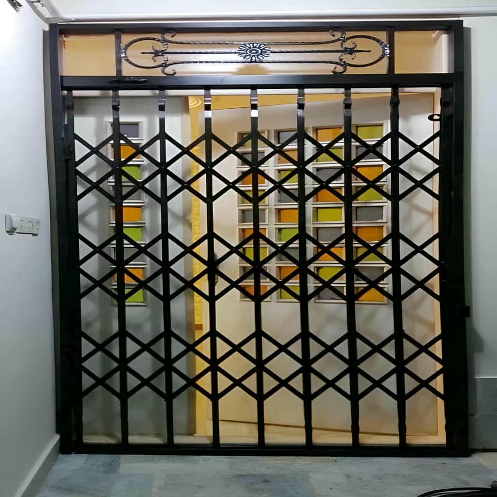 نصب درب آکاردئونی چهارگل در شهرکرد