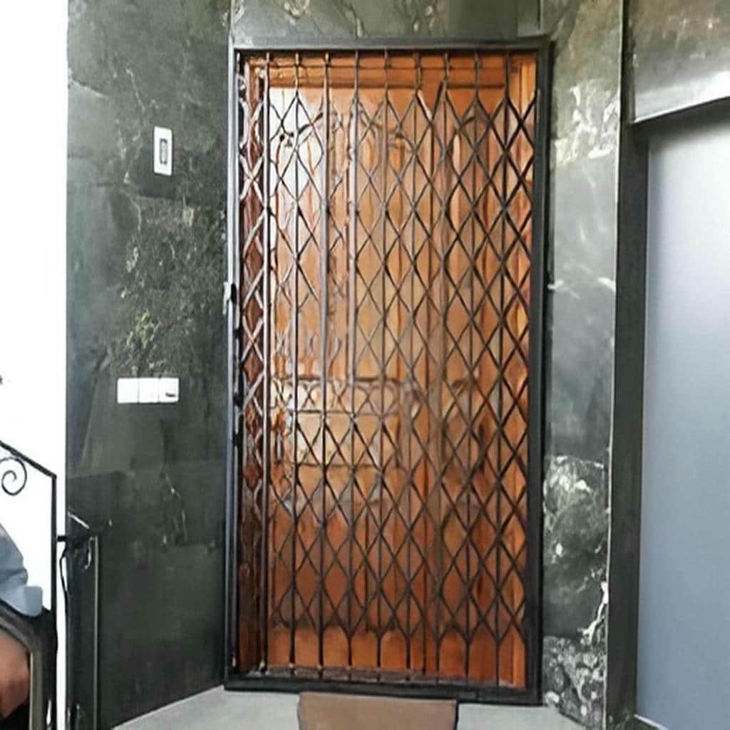 نصب درب آکاردئونی چهارگل در بندر بوشهر