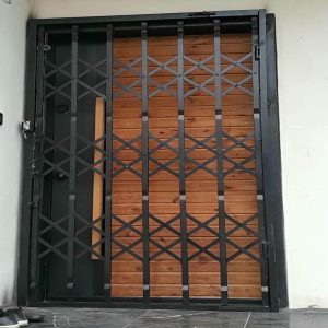 درب آکاردئونی در محمدشهر