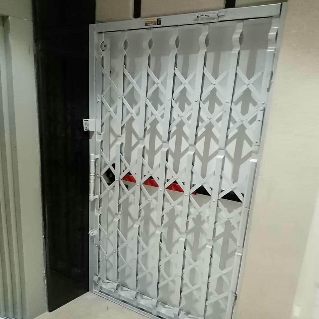 نصب درب آکاردئونی چهارگل در طالقان