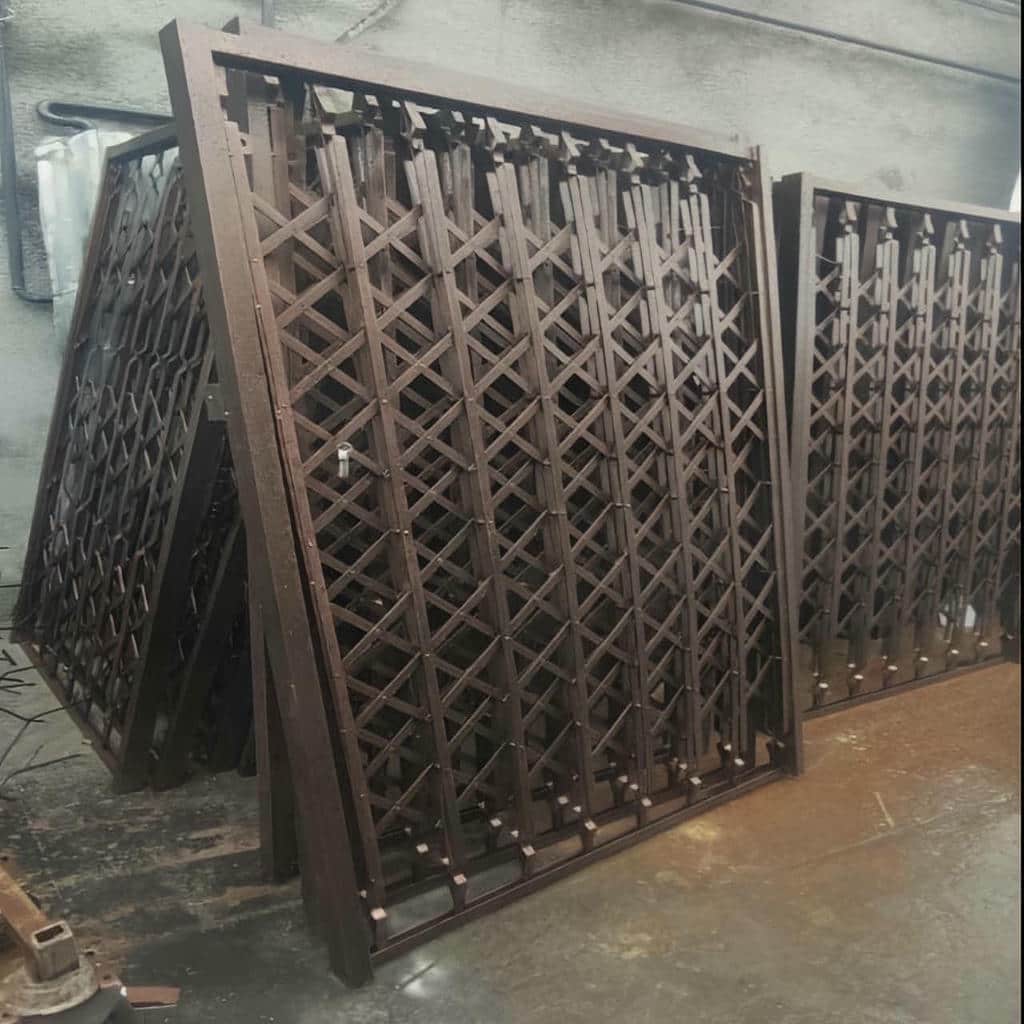کارخانه درب آکاردئونی فولادی در استان گیلان
