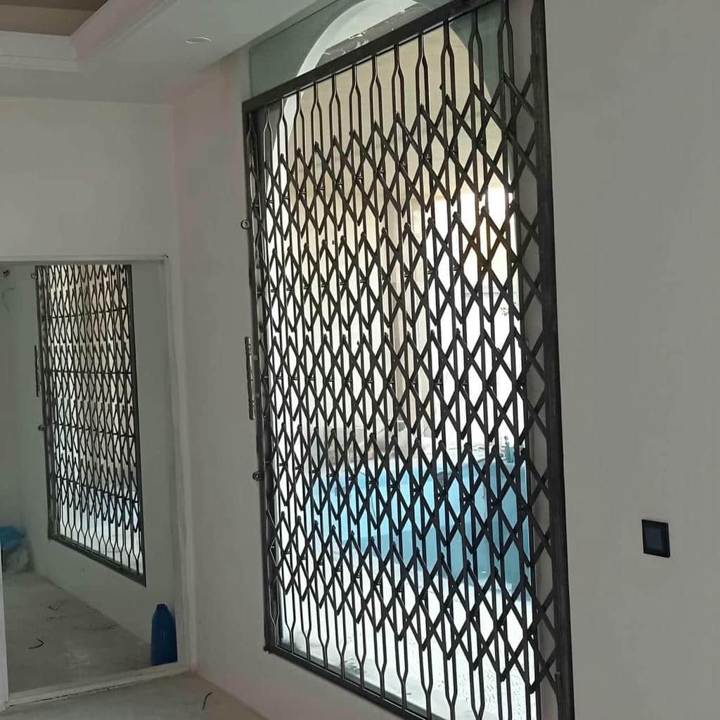 درب آکاردئونی در سقز