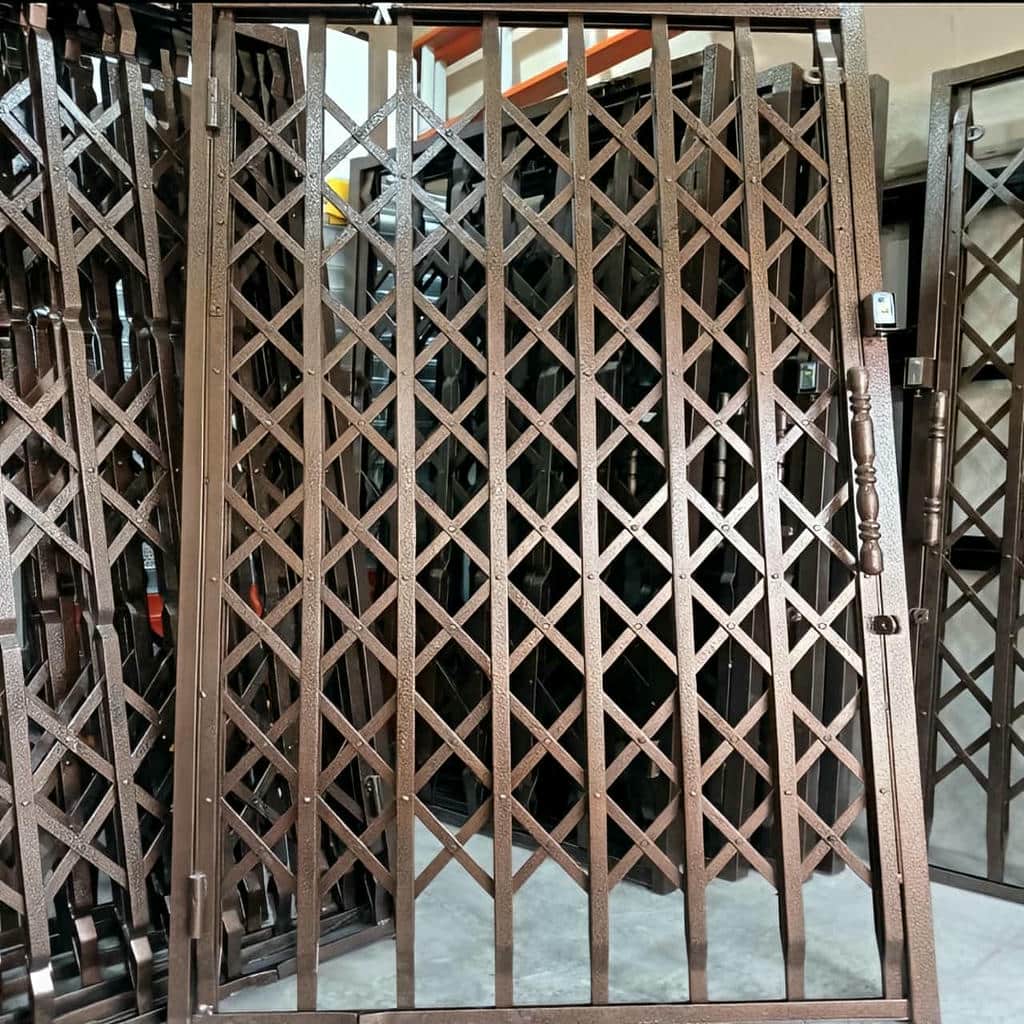 نصب درب آکاردئونی چهارگل در ارومیه