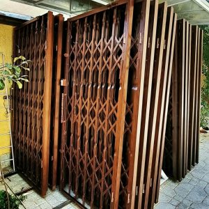 درب آکاردئونی در بندر دیلم