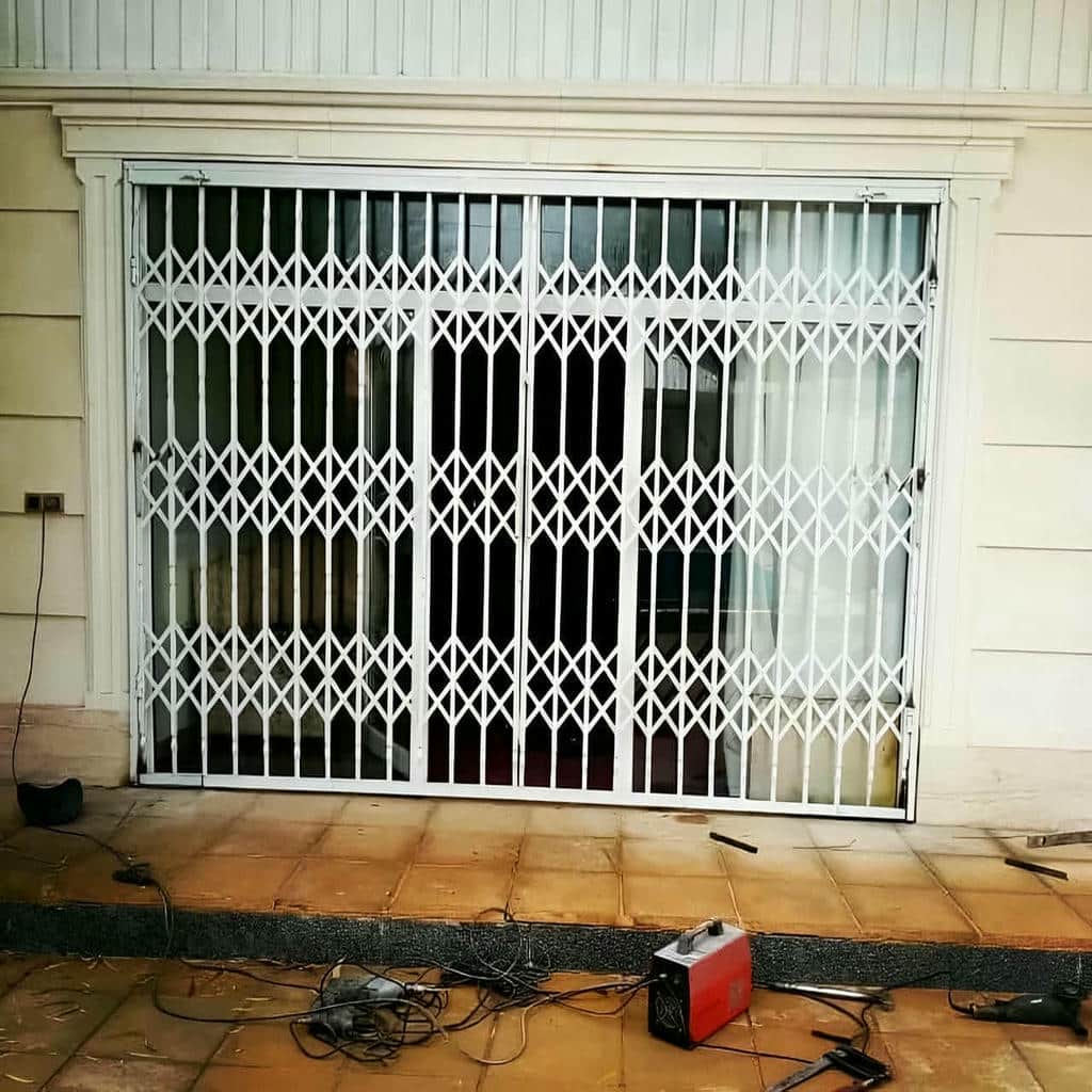 نصب درب آکاردئونی چهارگل در یاسوج