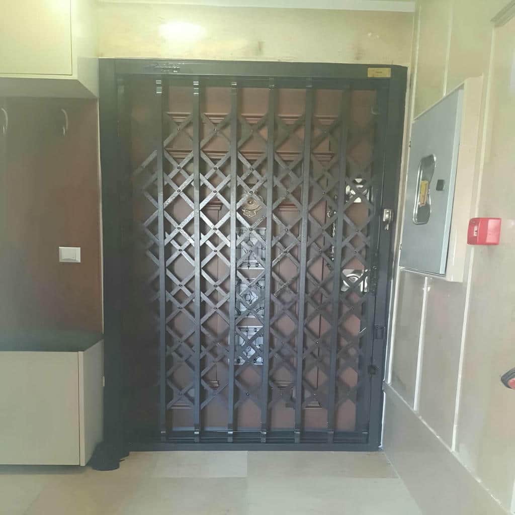 درب آکاردئونی در رشت