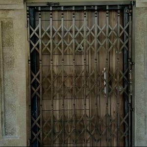 درب آکاردئونی در چابهار