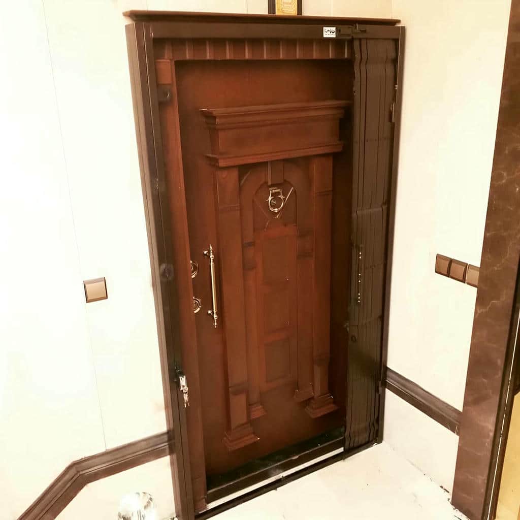 درب آکاردئونی در بیرجند