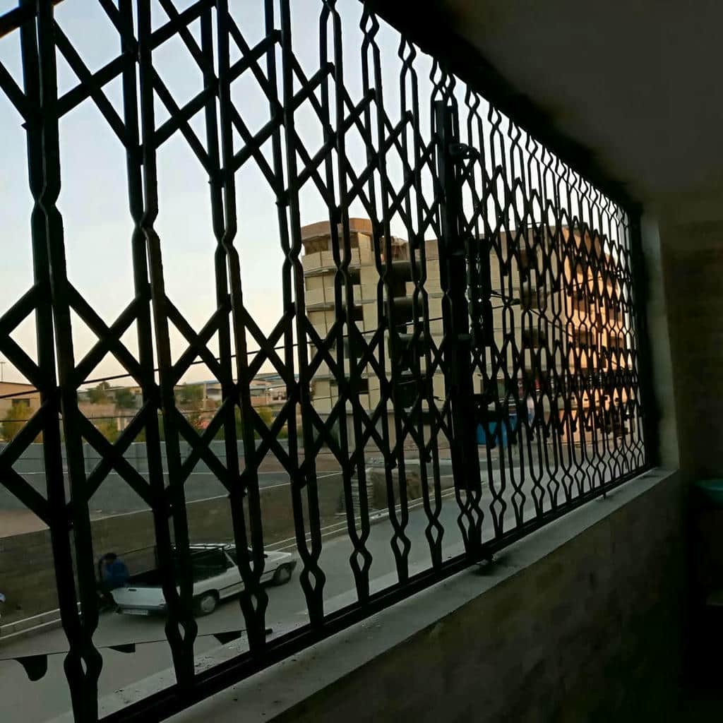 درب آکاردئونی در گرگان