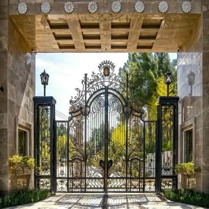 درب حیاط در آبادان
