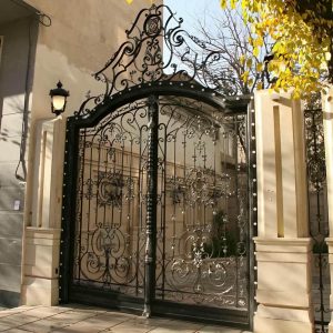 درب حیاط در آمل