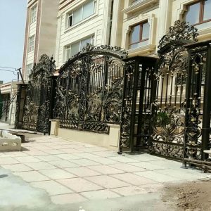 درب حیاط در سقز