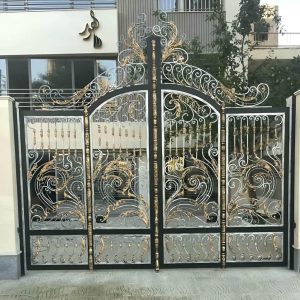 درب حیاط در سنندج