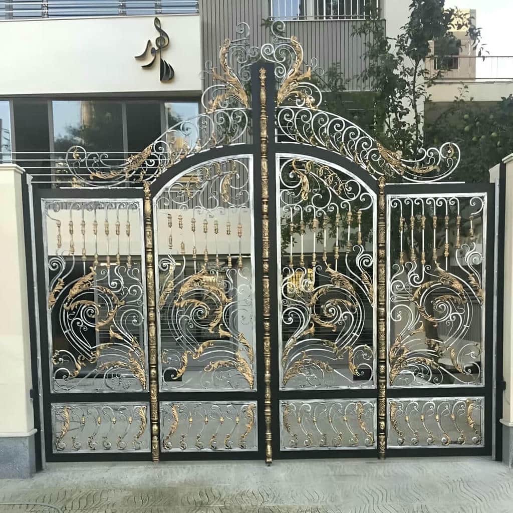 درب حیاط در سنندج