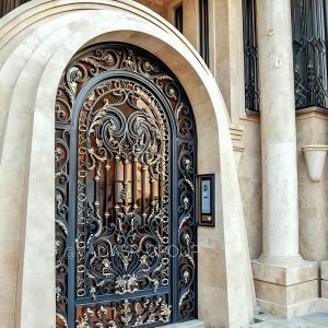درب حیاط در بندر دیلم